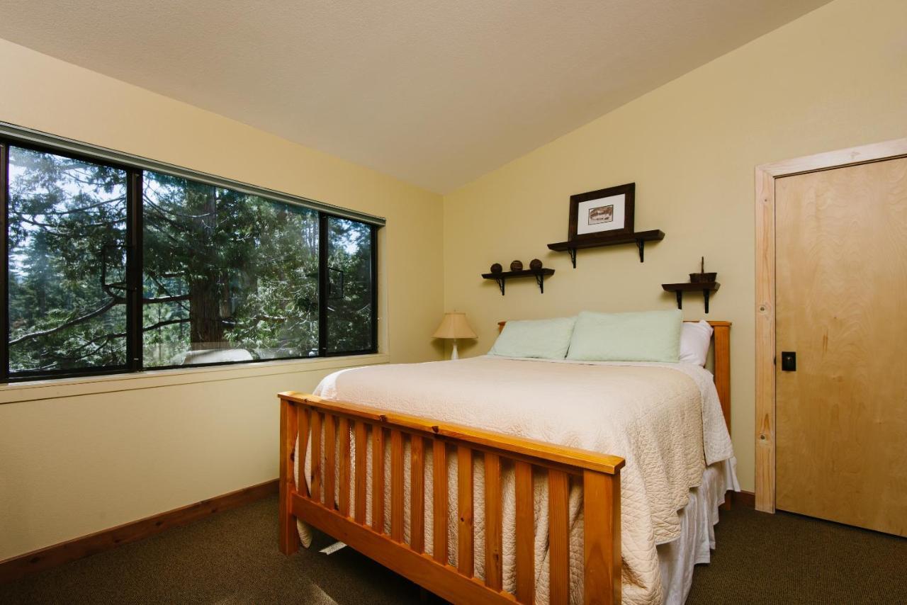 Pioneer Lake View- 4Br Easy Walk To Town Private Hot Tub - Sleeps 11 Villa Tahoe City Exterior foto